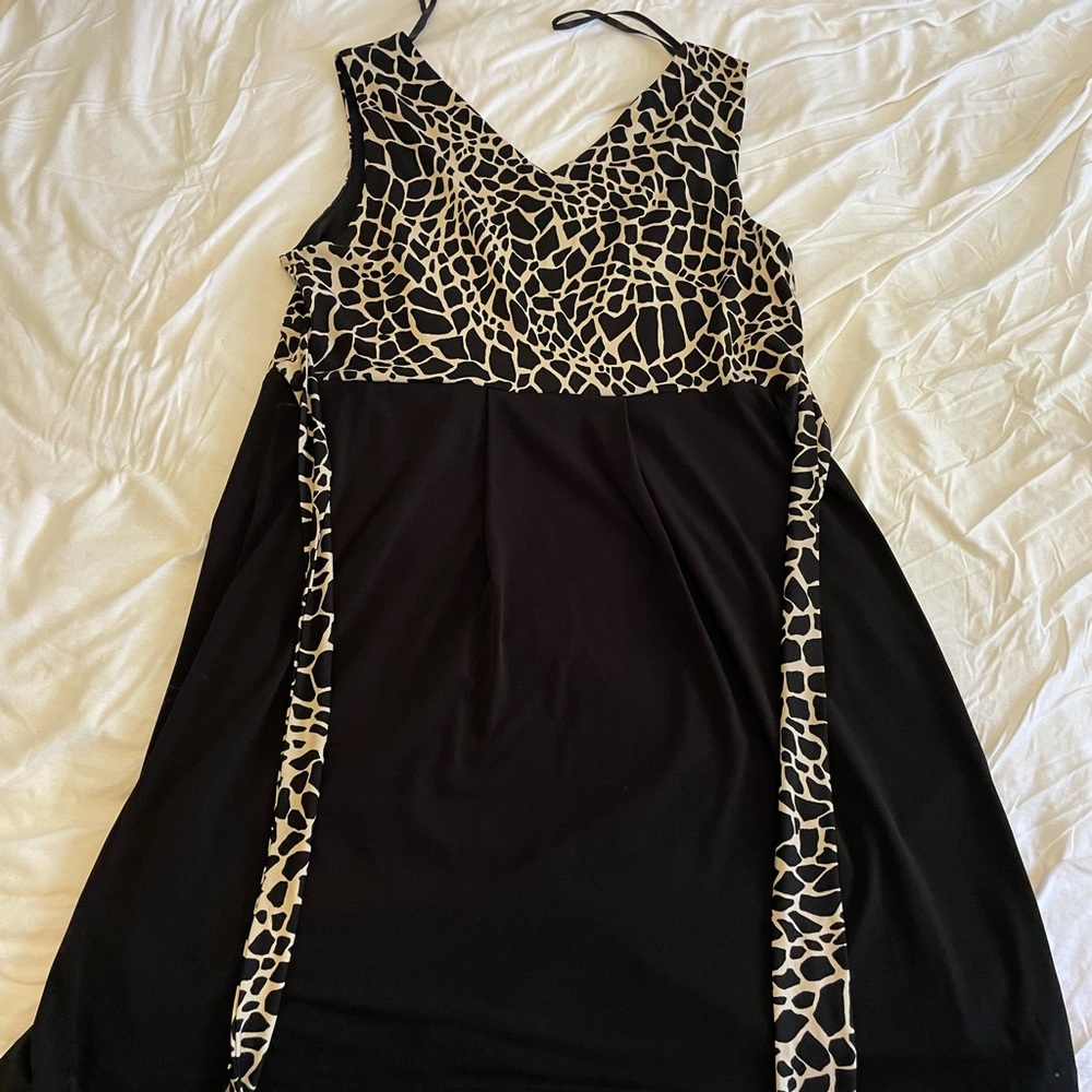 Petite Giraffe print dress